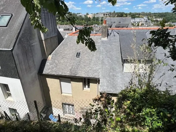 Maison années 30 à rénover avec garage et courette (quartier Sainte-Thérèse Quimper)