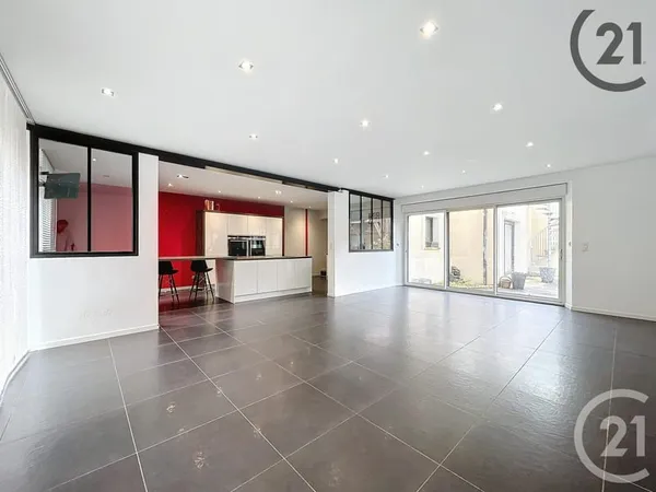 Maison 11 pièces 342 m²