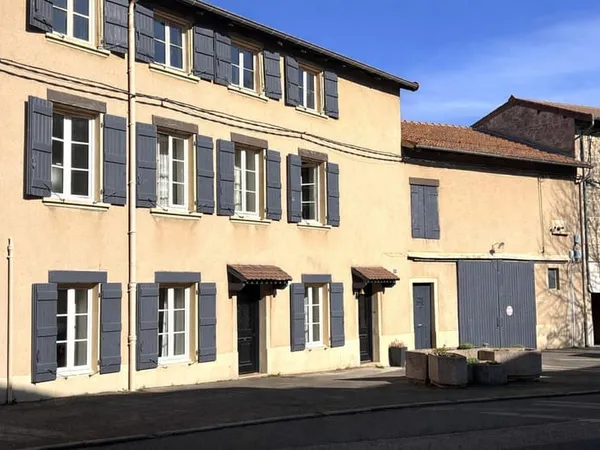 THIZY -LES-BOURGS. Maison ancienne rénovée 6 pièces 162m2 + 305m2 de dépendances + jardin