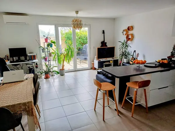 A VENDRE UN APPARTEMENT T3 RDC AVEC GARAGE A LA COURONNE