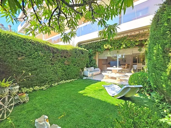 EXCLUSIVITE : 2P 67m2 AVEC JARDIN AVEC GARDIEN PISCINE ET STATIONNEMENT PRIVATIF !