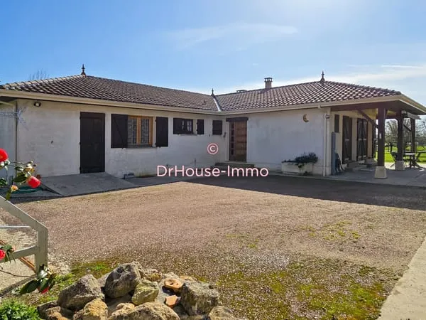Maison familiale de 152 m² avec dépendance bâtie de 132 m² - 1435 M² terrain