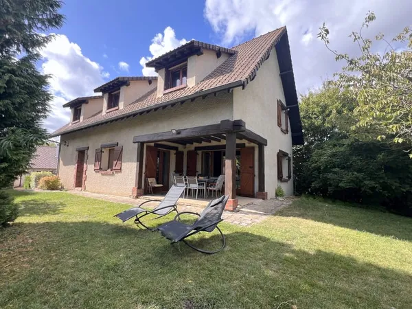 VILLA AVEC 2 MAISONS INDEPENDANTES CENTRE VILLAGE