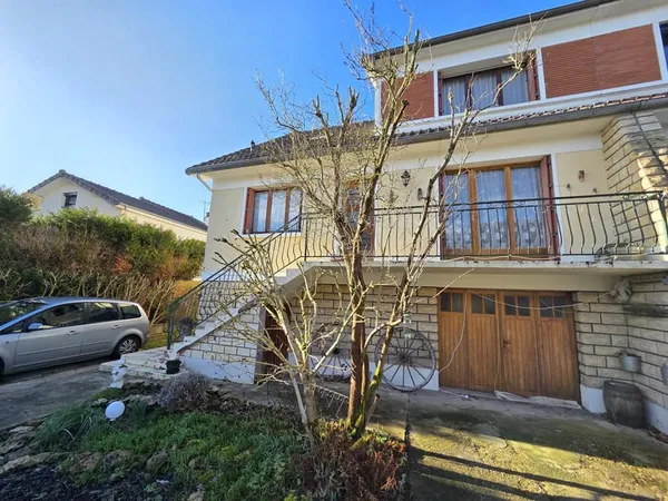 Maison volumineuse dans le quartier du Val Roger
