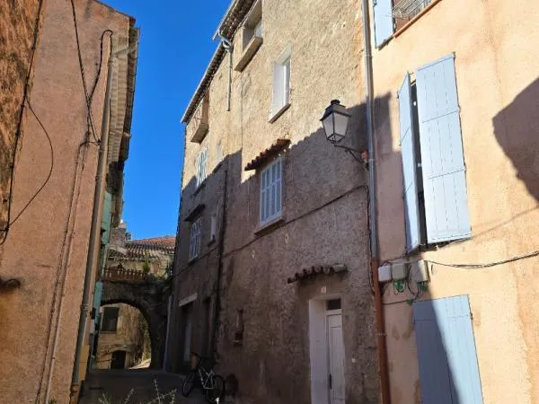 Maison de village - 260m² - Idéal investisseur - La Motte en Provence