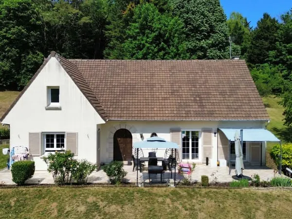 Vaste maison de 190 m² habitable sur un terrain de plus de 8 300 m²