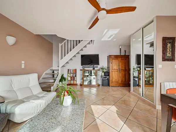 Duplex T4 avec terrasse Vue dégagée Box, parking et cave