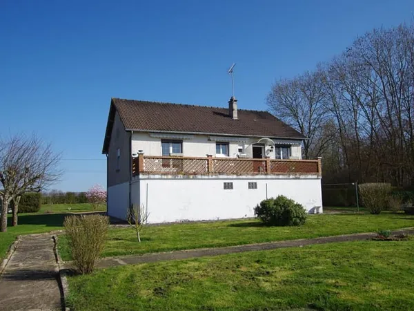 Aillant Sur Milleron. Maison avec sous-sol total et grand terrain