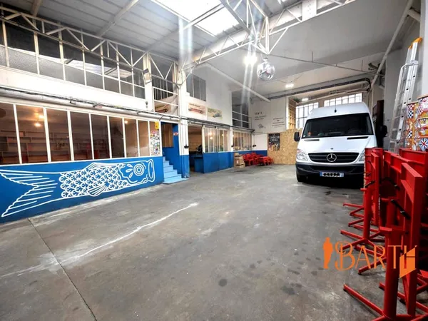 Ensemble immobilier maison entrepôt garage