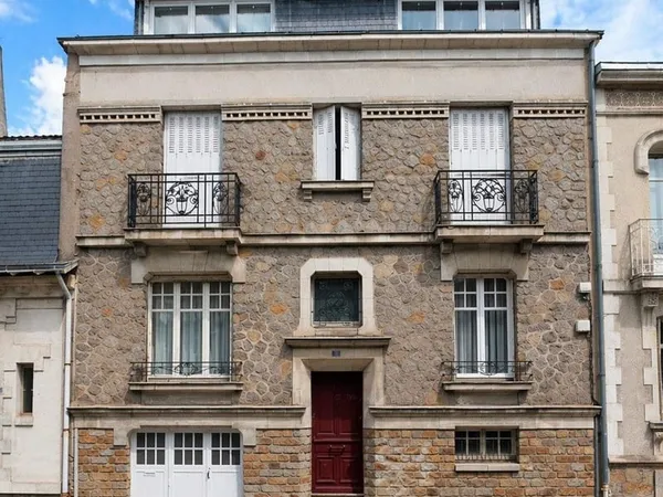 Proche hyper-centre maison bourgeoise avec beau jardin
