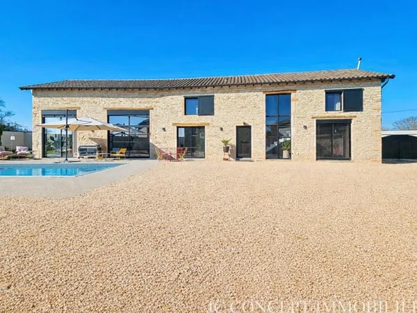 Maison en pierre au calme avec piscine