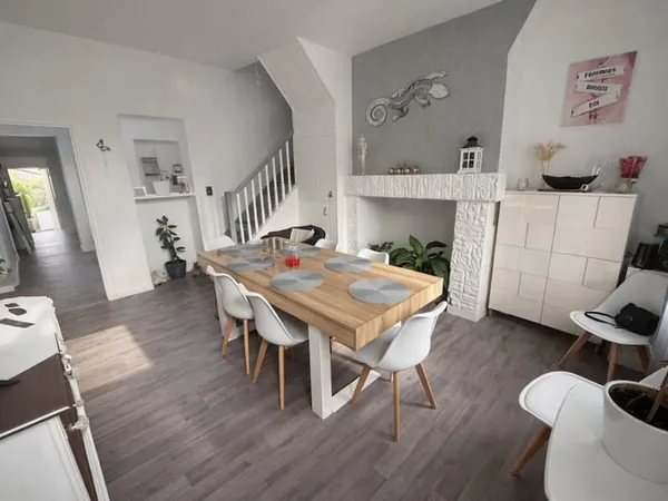 MAISON AVEC CHAMBRE AU RDC ET JARDIN