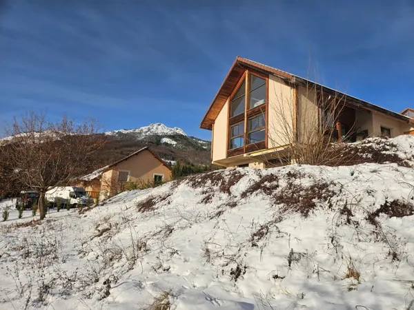 SIGOYER - MAISON T4 + T2 SUR 1 506m2 DE TERRAIN AVEC VUE PANORAMIQUE