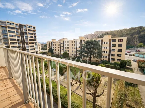 T 3 DERNIER ETAGE AVEC PARKING - LA SEYNE SUR MER