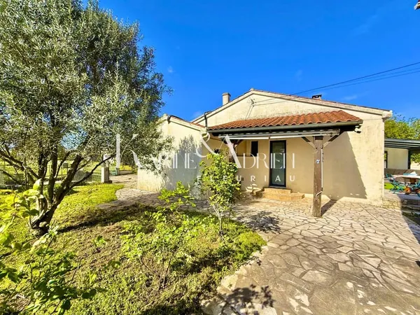 Maison de plain-pied 3 chambres, garage, jardin et dépendances