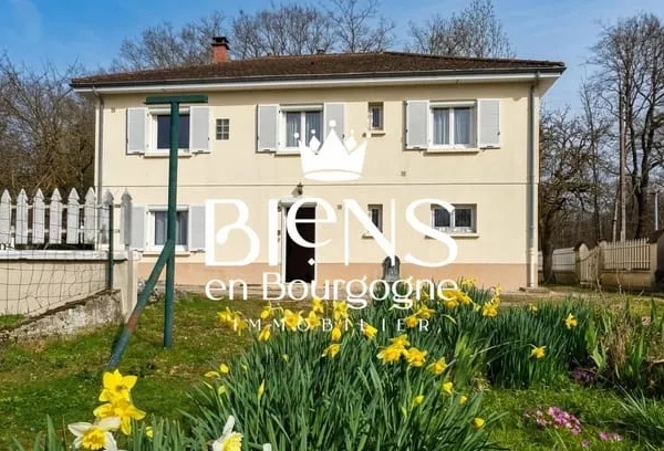 EXCLUSIF A CHAGNY, ENSEMBLE DE 2 MAISONS. Une maison familiale