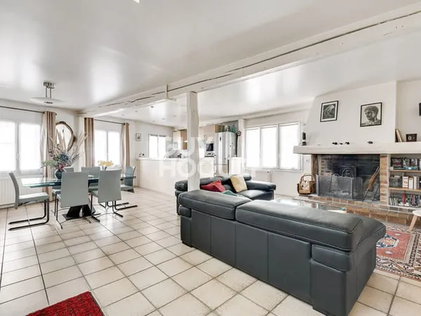 Duplex de 175M2 au sol et locaux commerciaux en bas de 220m2