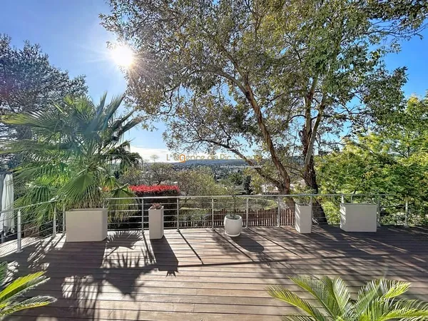 Villa de Rêve avec Vue Dégagée et Piscine