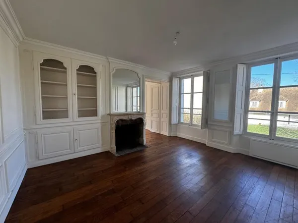Appartement ancien 59m2 centre ville de fontainebleau au calme à proximité de toutes les commodités