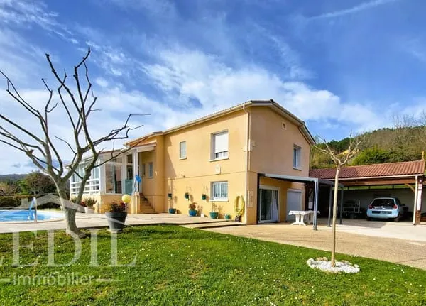 Villa avec piscine et studio indépendant