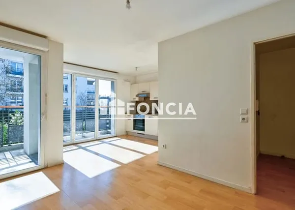 À VENDRE - Appartement 3 pièces avec balcon en bord de Seine et parking
