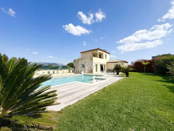 Proche Sanary sur Mer Superbe villa avec piscine, terrasses
