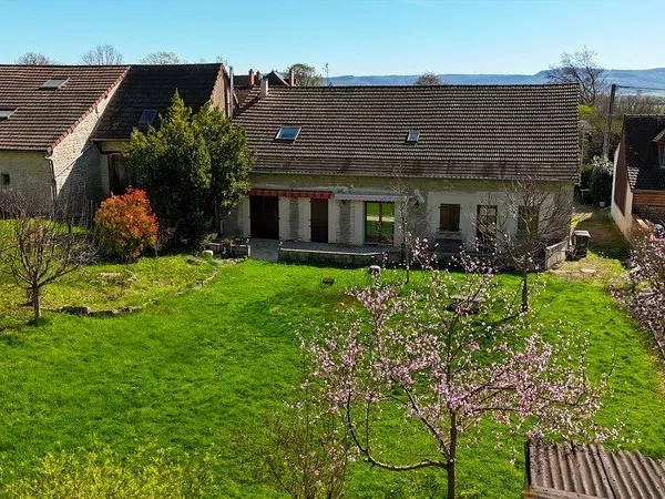 Maison en pierre-5 pièces - 169 m² - Terrain 2 452 m² SAVIGNY EN REVERMONT (71)