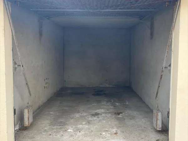 GARAGE PROCHE FRONTIÈRE