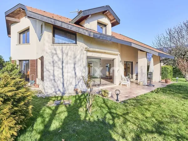 Maison familiale avec vue panoramique et terrain de 1'175 m²