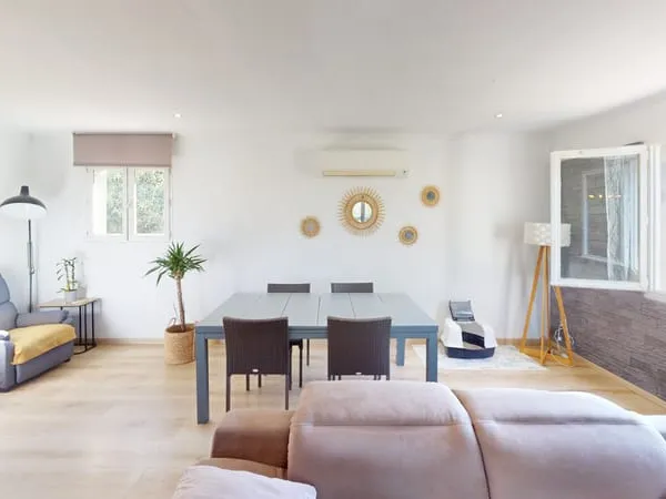 SOMMIÈRES, MAISON T4 DE 103 M2,SUR PARCELLE DE 1950 M2 R+1,