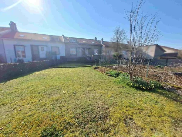 VILLERS-LA-MONTAGNE : MAISON MITOYENNE A RENOVER