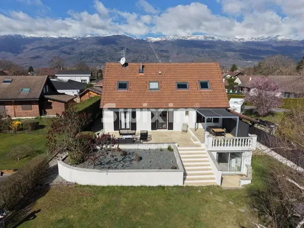 Maison individuelle rénovée T8 de 269m2 sur terrain 1'194m2!