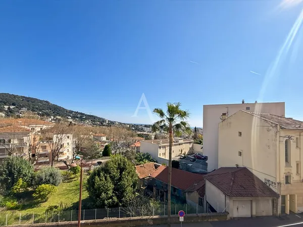 CENTRE VILLE QUARTIER VIEUX CANNET MAGNIFIQUE LOFT LOCATION NUE