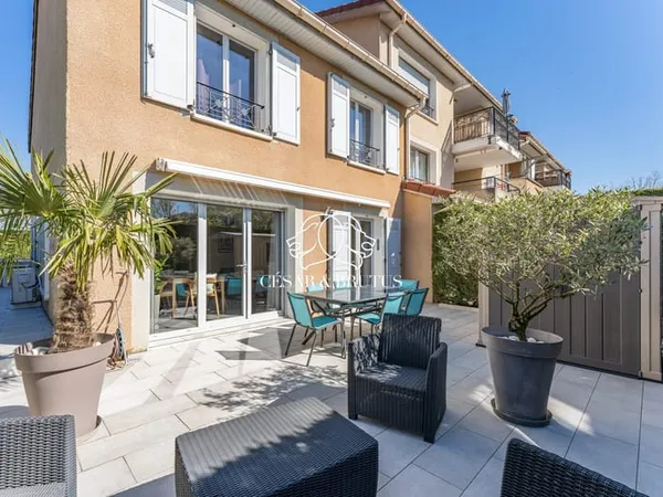 Maison familiale lumineuse 4 chambres avec garage - Secteur re