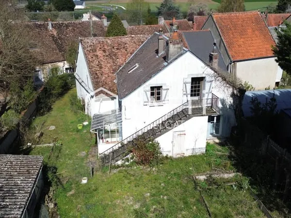 POUILLY SUR LOIRE, maison habitable avec fort potentiel.
