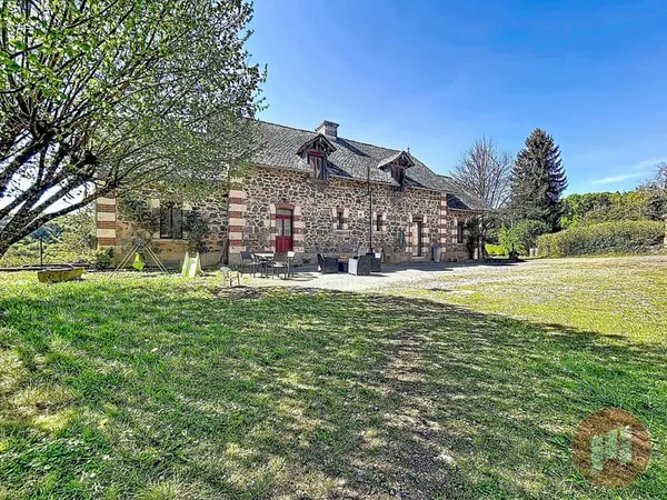MAISON FAMILIALE RÉNOVÉE AVEC VUE