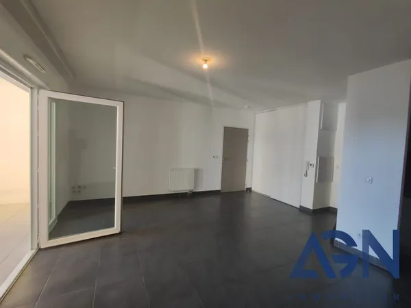 À VENDRE : APPARTEMENT 3 PIÈCES DE 64,8M² AVEC TERRASSE ET PA