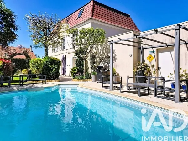 Superbe maison de 200 m² environ à OZOIR LA FERRIERE