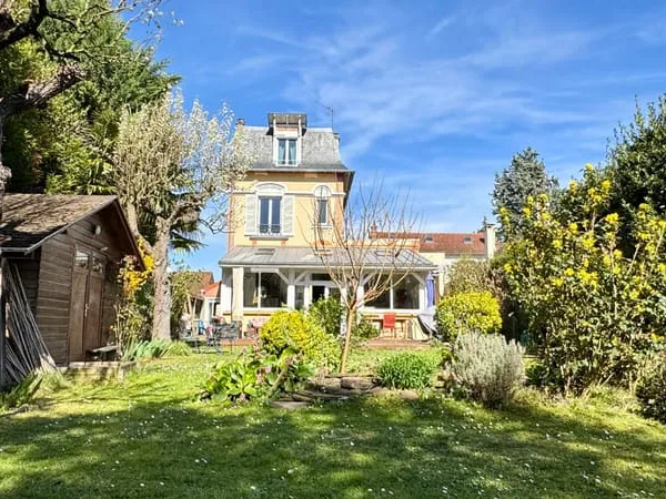 A VENDRE PROPRIÉTÉ ENGHIEN LES BAINS - 8 pièce(s) - 230 m²