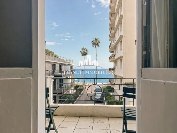 JUAN LES PINS - MAISON EN FRONT DE MER