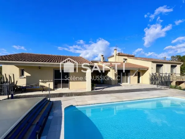 Maison rénovée de 188 m², 5 chambres, piscine, 3 grands garages