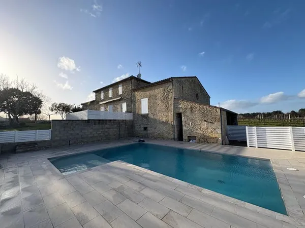 Maison Sauveterre De Guyenne 7 pièce(s) 225 m2