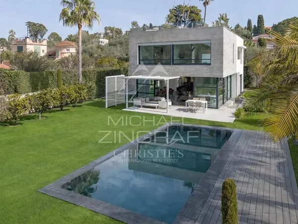 Exclusivité Cap d'Antibes - Versant Ouest - Villa contemporaine d'exception à proximité immédiate de