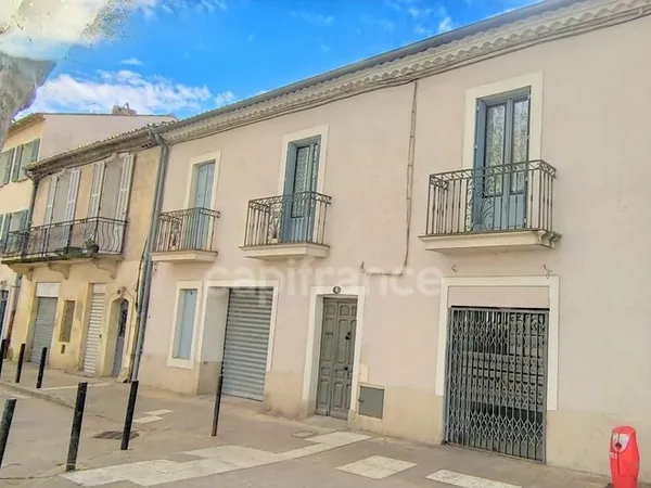 Maison de ville proche arène de Nîmes