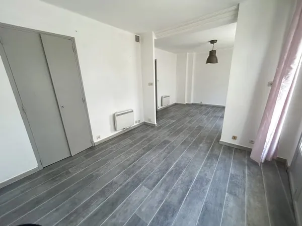 Toulon Mourillon plages vue mer: grand T2 ascenseur, balcon