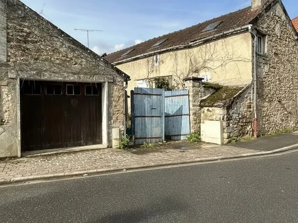 EXCLUSIVITE - Maison de Caractère à rénover avec Jardin de 900 m² - Proche Gare