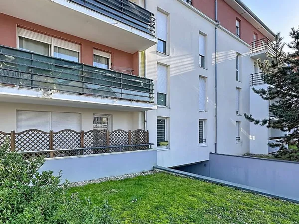 À deux pas du centre de Nancy, sur les rives de Meurthe, découvrez cet appartement de 64 m² au coeur