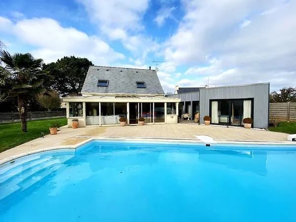 Contemporaine avec piscine, terrain 1000m2