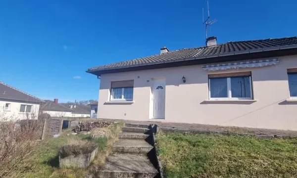 Maison familiale avec beau potentiel - CLASSE D -