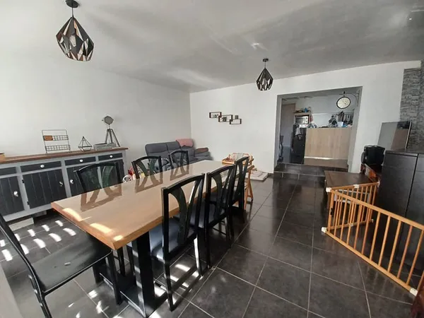 Maison de village avec dépendances et jardin de 2000 m²